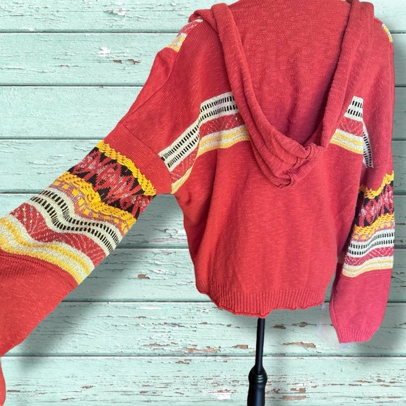 Easel Crimson Hooded Knit Sweater - Picture 9 of 16
